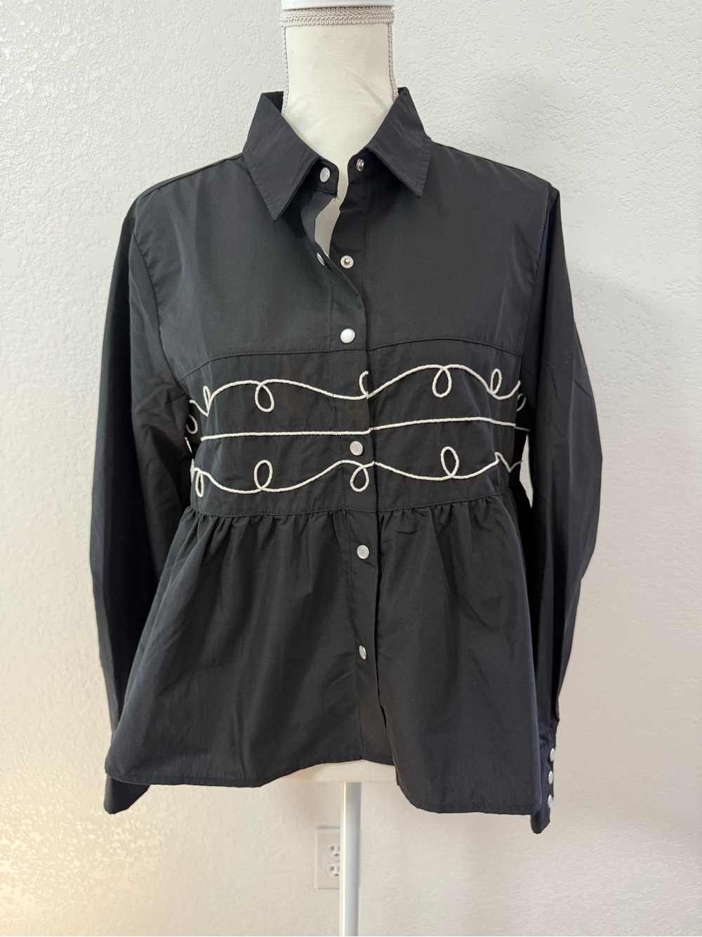 2FLYCO Button-Up Collared Woven Blouse Black White Embroidery S/M